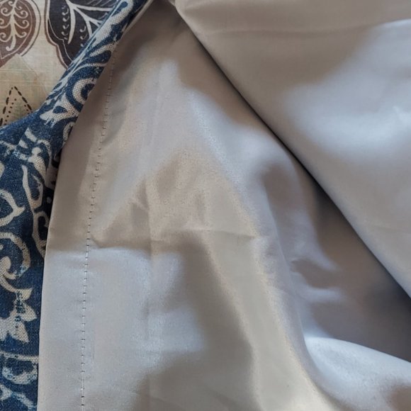 NWT Gorgeous Blue & Cream Patterned Drapery Panel - Lined! - Picture 5 of 8